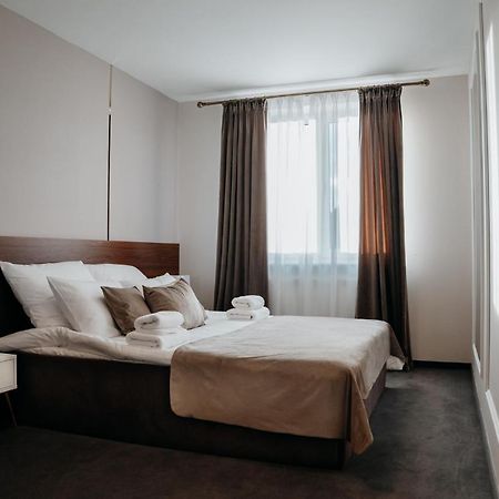 Hotel Resident Nowa Sarzyna Екстериор снимка