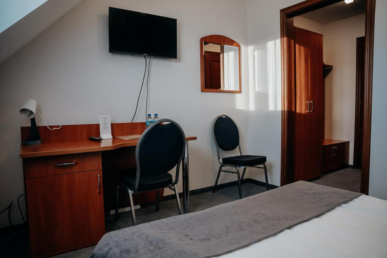 Hotel Resident Nowa Sarzyna Екстериор снимка