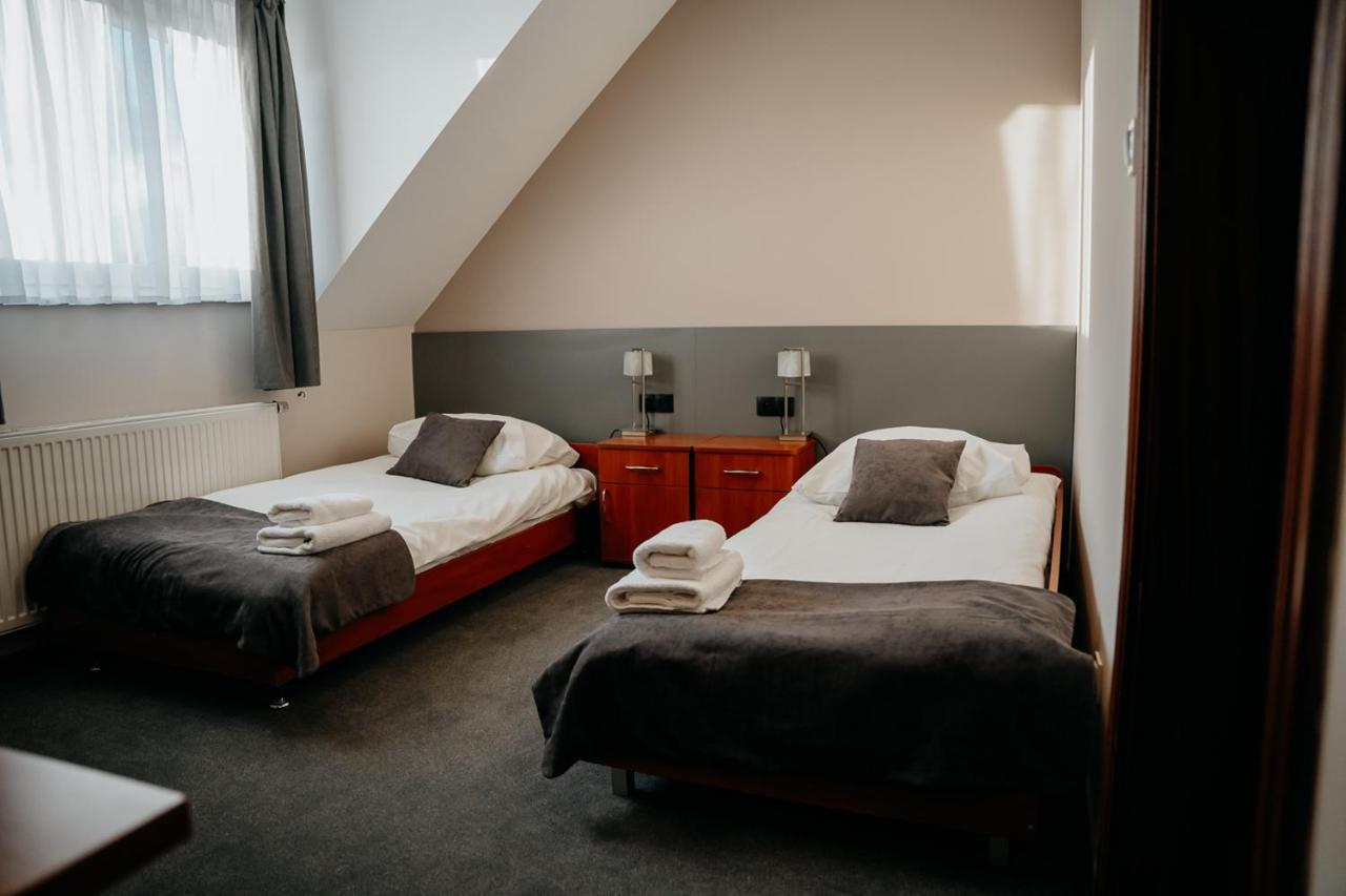 Hotel Resident Nowa Sarzyna Екстериор снимка