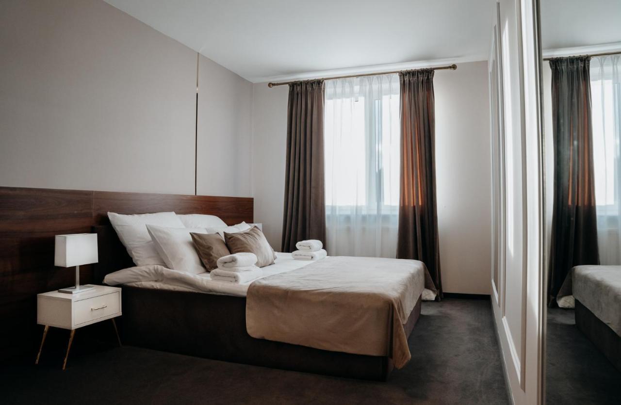 Hotel Resident Nowa Sarzyna Екстериор снимка