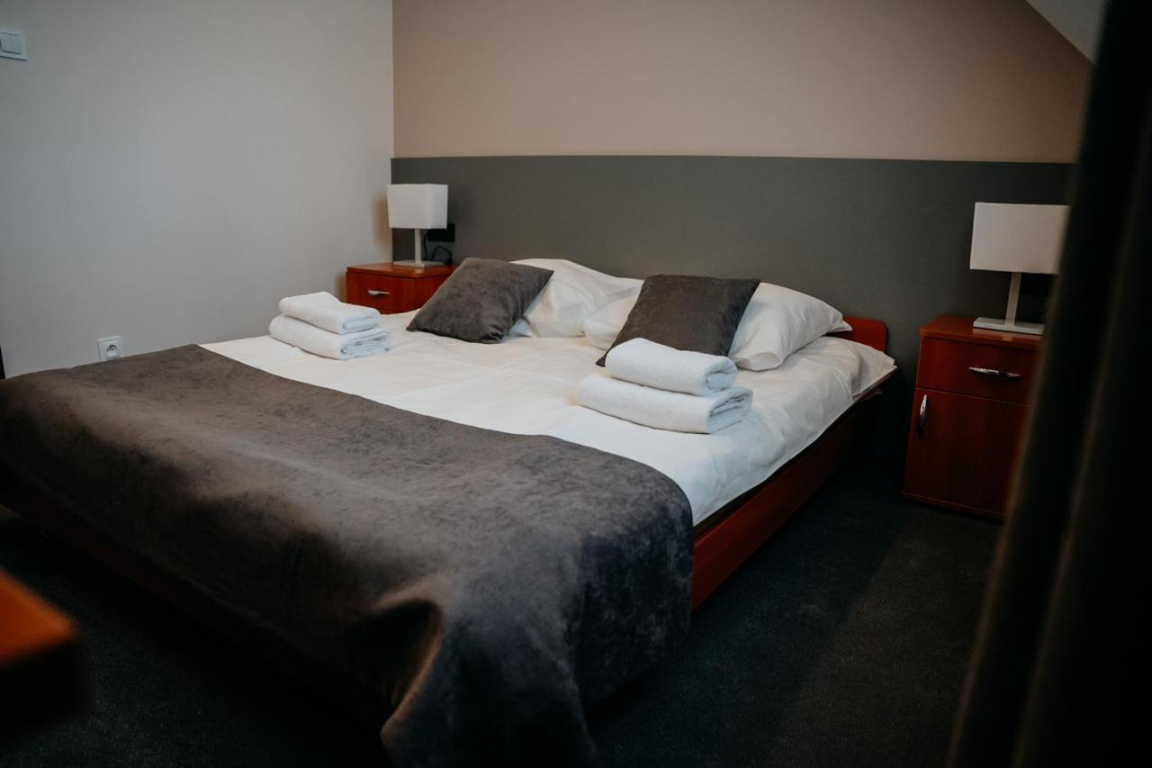 Hotel Resident Nowa Sarzyna Екстериор снимка