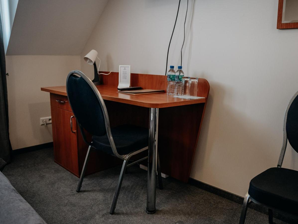 Hotel Resident Nowa Sarzyna Екстериор снимка