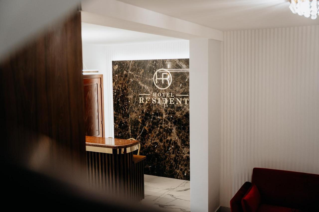 Hotel Resident Nowa Sarzyna Екстериор снимка