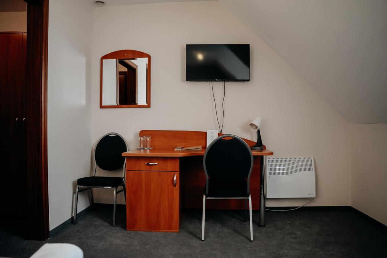 Hotel Resident Nowa Sarzyna Екстериор снимка